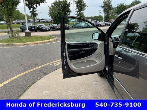 Used 2017 Dodge Grand Caravan SXT FWD image 14