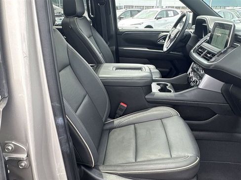 Used 2023 GMC Yukon XL SLT AWD/4WD image 29