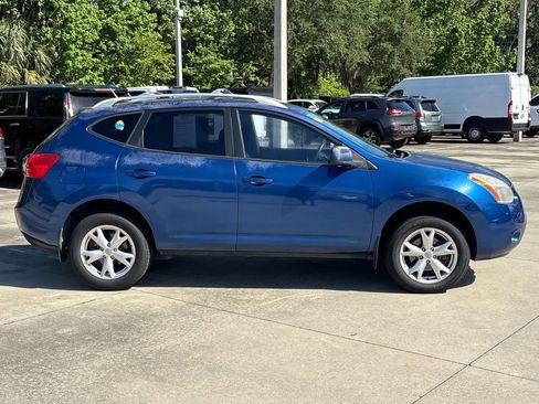 Used 2009 Nissan Rogue SL w/ Premium Pkg image 2