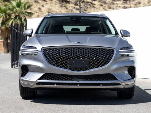 Used 2024 Genesis GV70 2.5T w/ Advanced Package AWD/4WD image 3