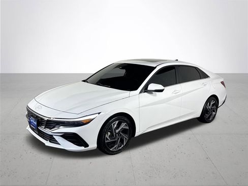 Used 2024 Hyundai Elantra Limited FWD image 2