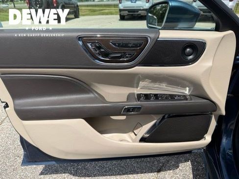 Used 2018 Lincoln Continental Reserve AWD/4WD image 10