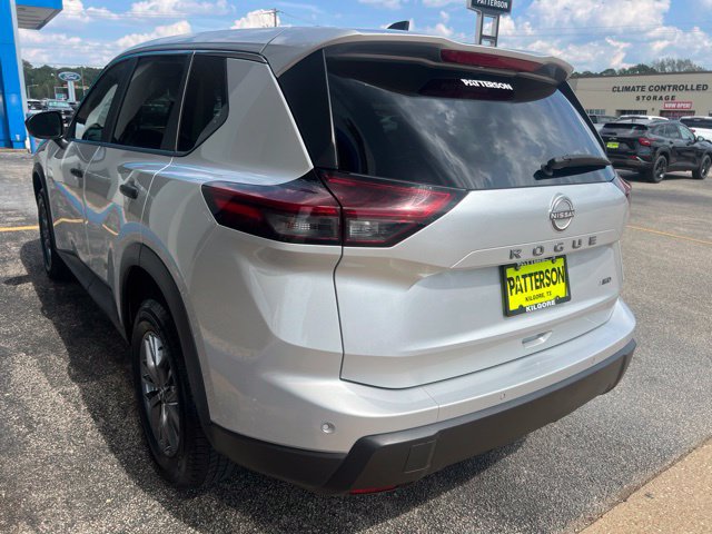 Used 2024 Nissan Rogue S AWD/4WD image 7