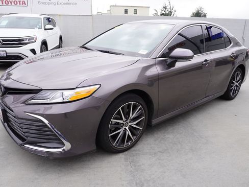 Used 2023 Toyota Camry XLE FWD image 4