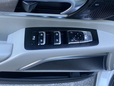 Used 2020 Kia Telluride SX w/ Towing Package FWD image 17