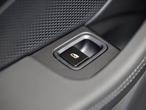 New 2025 Porsche Macan Electric image 26