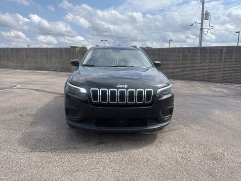 Used 2021 Jeep Cherokee Latitude FWD image 2
