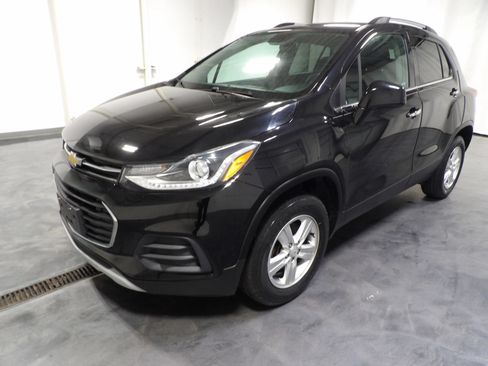Used 2019 Chevrolet Trax LT w/ LT Convenience Package AWD/4WD image 3