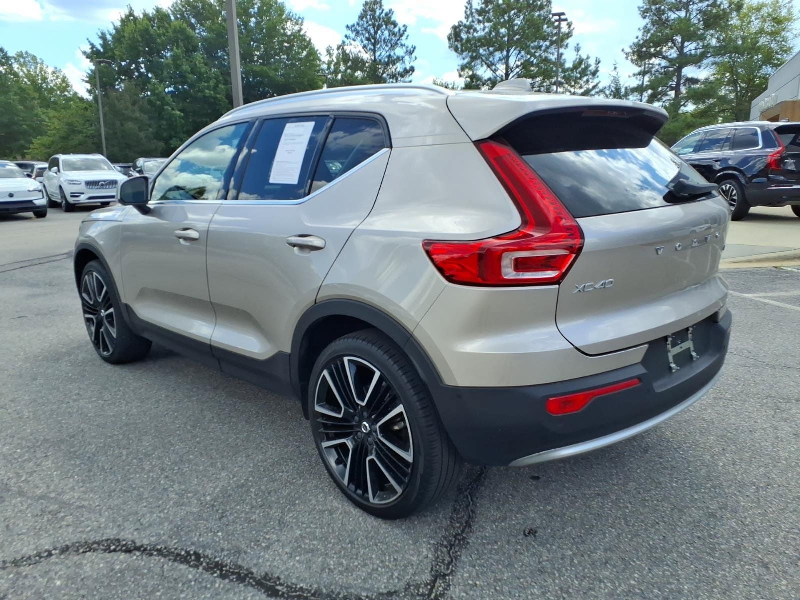 Certified 2024 Volvo XC40 B5 Ultimate w/ Protection Package Premier AWD/4WD image 7