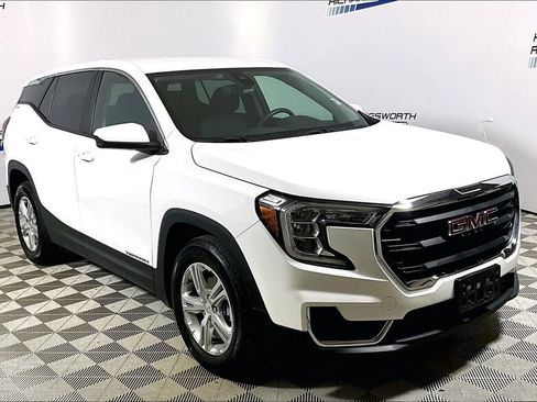 Used 2024 GMC Terrain SLE FWD image 3