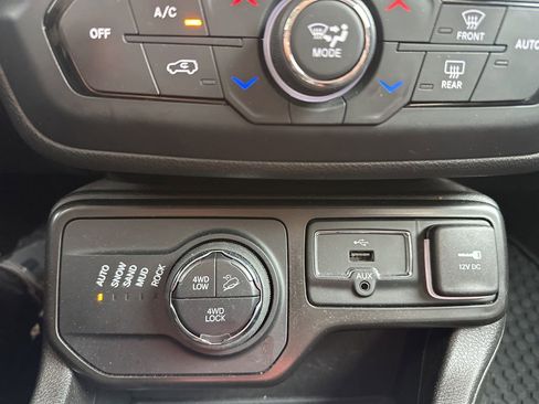 Used 2021 Jeep Renegade Trailhawk w/ Trailer Tow Group image 24