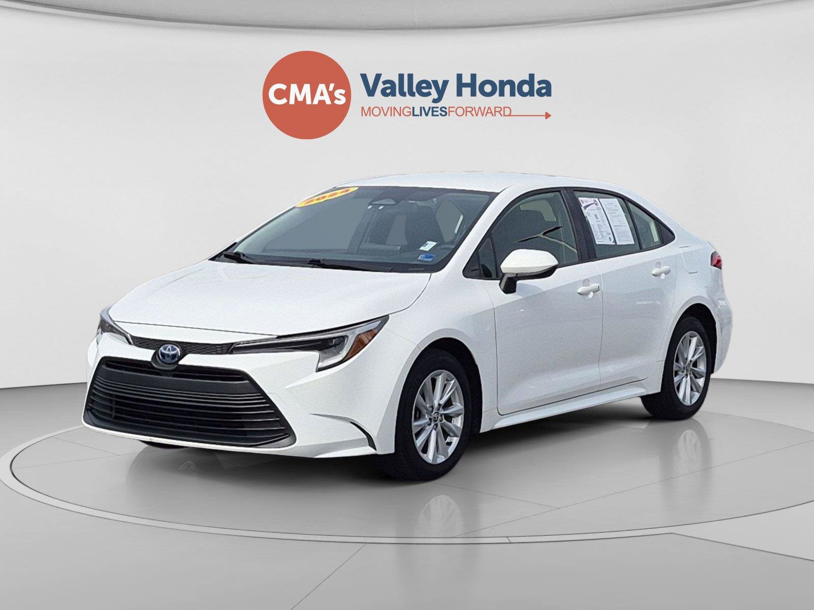 Used 2024 Toyota Corolla LE w/ LE Convenience Package FWD image 1