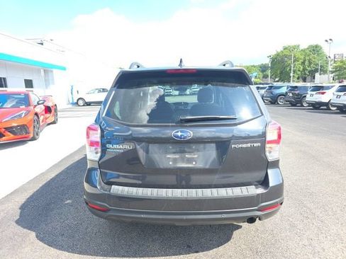 Used 2018 Subaru Forester 2.5i Touring AWD/4WD image 3