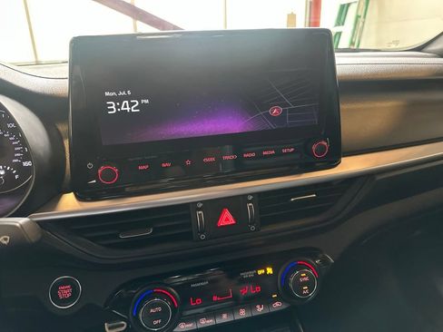 Used 2023 Kia Forte GT-Line w/ GT-Line Premium Package FWD image 18