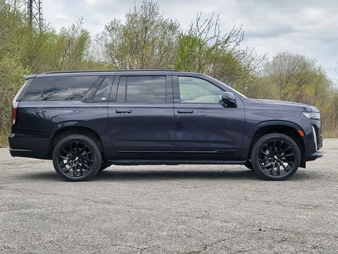 Used 2023 Cadillac Escalade ESV Sport Platinum w/ LPO, ONYX Package AWD/4WD image 4