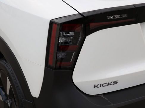 New 2026 Nissan Kicks SR image 7