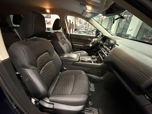 Used 2022 Nissan Pathfinder SV image 53