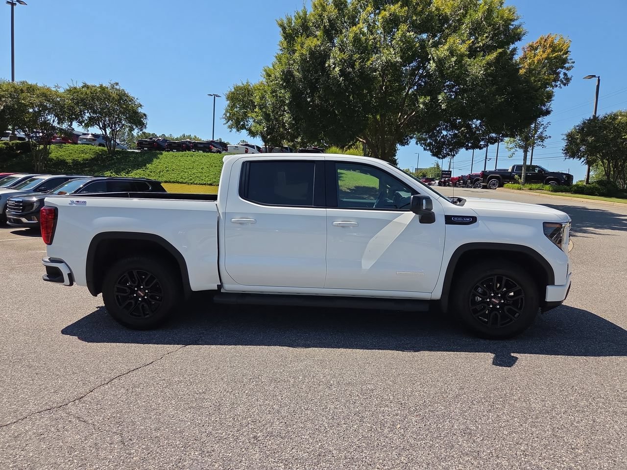 Used 2026 GMC Sierra 1500 Elevation w/ Elevation Premium Package AWD/4WD image 9