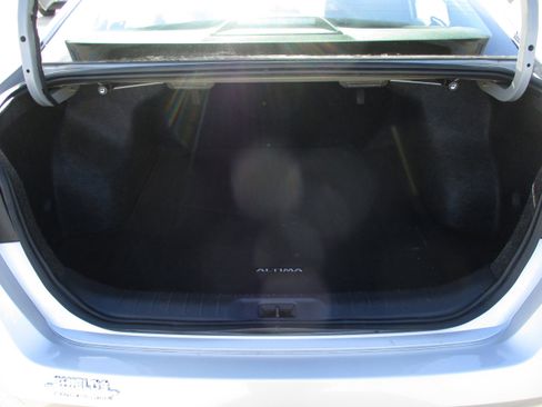 Used 2024 Nissan Altima 2.5 SV image 33