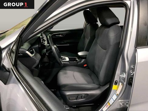 Used 2019 Toyota RAV4 XLE w/ Convenience Package AWD/4WD image 8