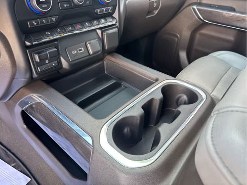 Used 2021 Chevrolet Silverado 1500 LTZ image 32