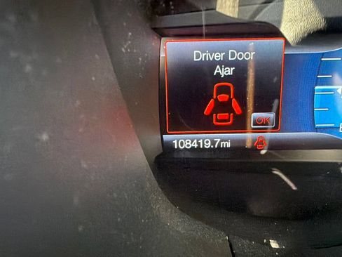 Used 2019 Ford Fusion SE FWD image 19