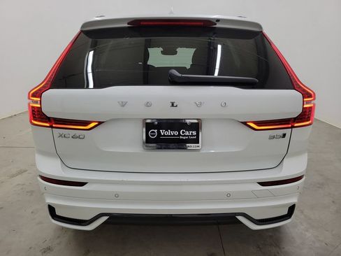 Used 2025 Volvo XC60 B5 Core image 6