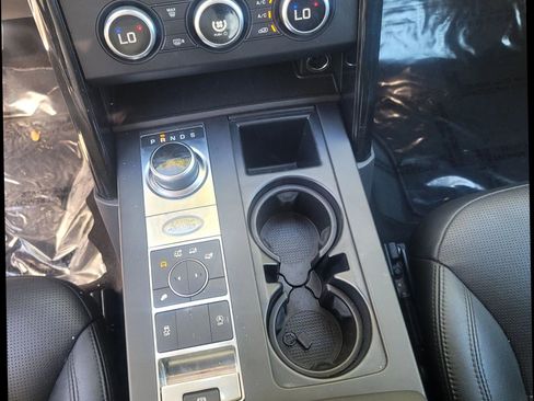 Used 2019 Land Rover Discovery SE image 14