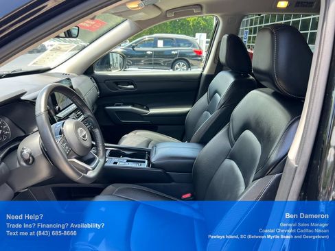 Certified 2025 Nissan Pathfinder SL FWD image 9