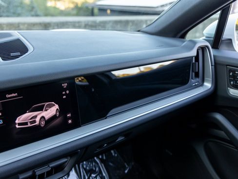 Certified 2025 Porsche Cayenne Coupe image 35