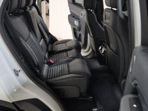 Used 2022 Land Rover Discovery S R-Dynamic image 13