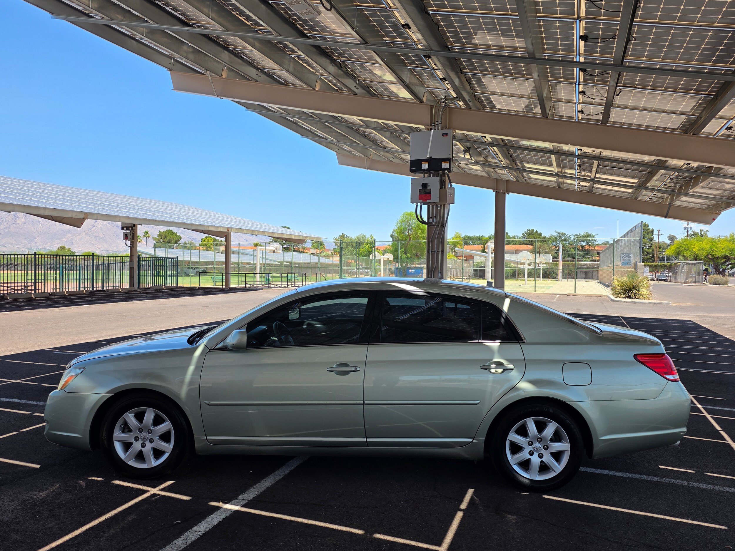 Used 2007 Toyota Avalon Limited FWD image 2