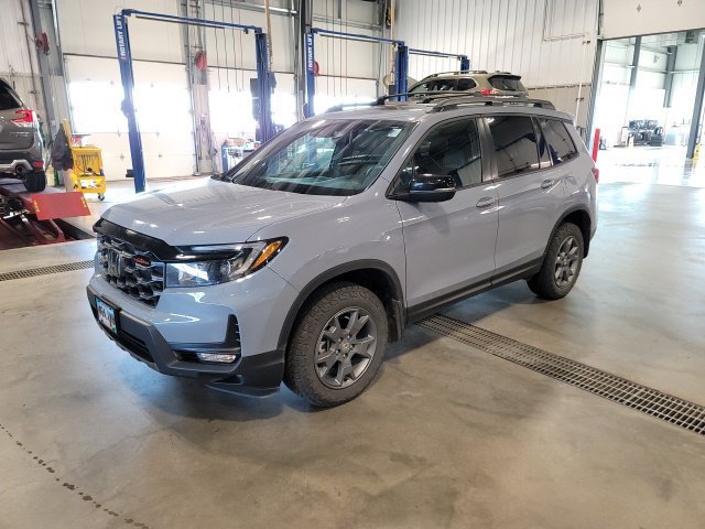 Used 2025 Honda Passport TrailSport image 3