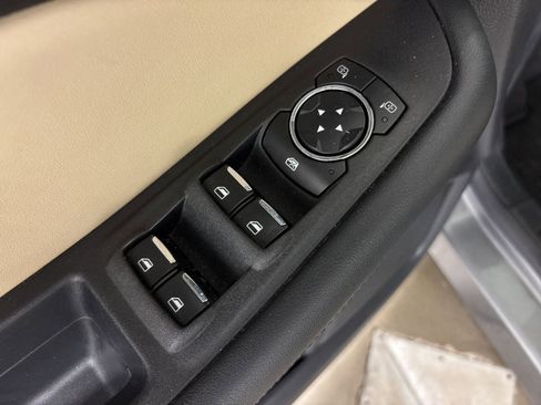 Used 2021 Ford Edge SE image 11