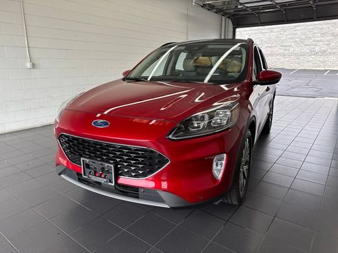 Used 2020 Ford Escape Titanium w/ Titanium Premium Package 2.0 AWD/4WD image 3