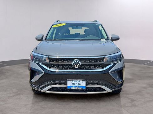 Used 2022 Volkswagen Taos SE FWD image 2