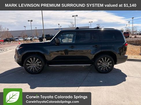 Used 2024 Lexus GX 550 w/ Accessory Package (2T) image 5