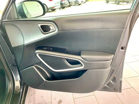 Used 2025 Kia Soul LX FWD image 24