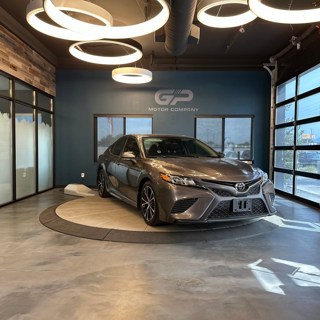 Used 2020 Toyota Camry SE w/ Moonroof Package AWD/4WD image 1
