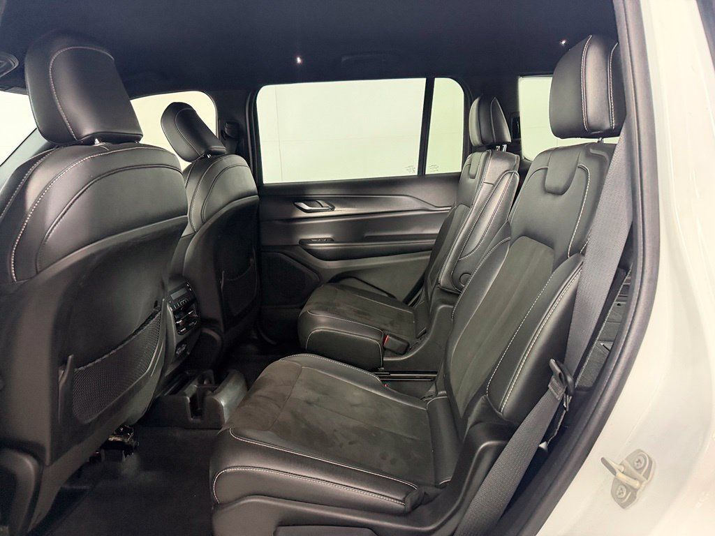 Used 2023 Jeep Grand Cherokee L Laredo AWD/4WD image 18