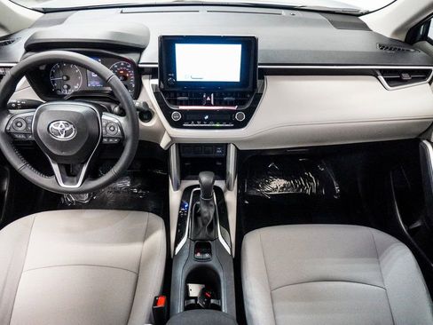 Used 2025 Toyota Corolla Cross LE AWD/4WD image 10