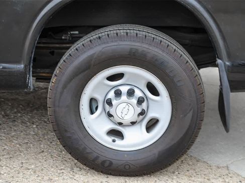 Used 2018 Chevrolet Express 2500 w/ Driver Convenience Package image 9