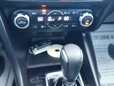 Used 2018 MAZDA MAZDA3 Touring FWD image 21