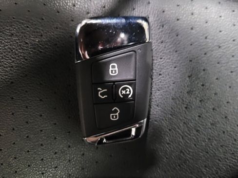 Used 2020 Volkswagen Atlas Cross Sport SEL R-Line image 32