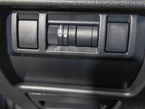 Used 2025 Subaru Crosstrek 2.0i image 29