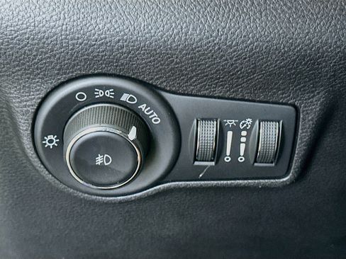 Used 2025 Jeep Compass Trailhawk AWD/4WD image 17