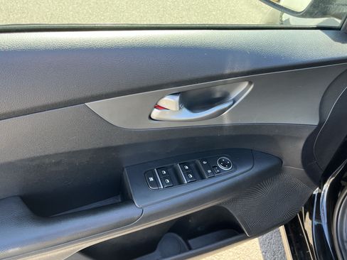 Used 2020 Kia Forte LXS FWD image 16
