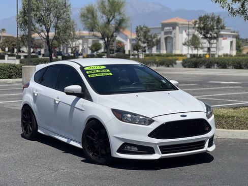 Used 2018 Ford Focus ST FWD image 1