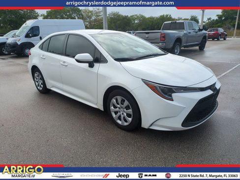 Used 2022 Toyota Corolla LE image 1