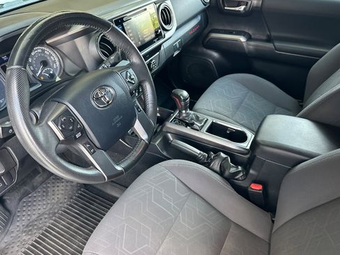 Certified 2019 Toyota Tacoma TRD Sport w/ Technology Package AWD/4WD image 9